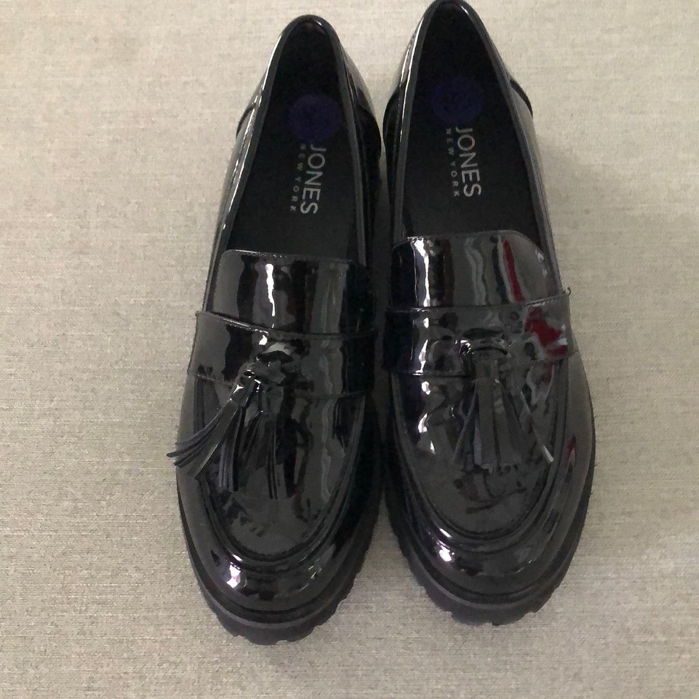 Jones New York Penny Loafers black patent tassel 8.5